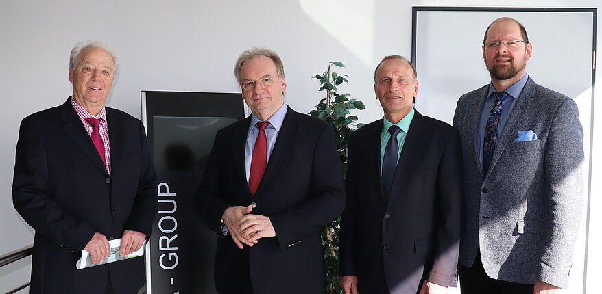 Stichnoth und Haseloff besucht Maschinenbau-Unternehmen in Osterweddingen